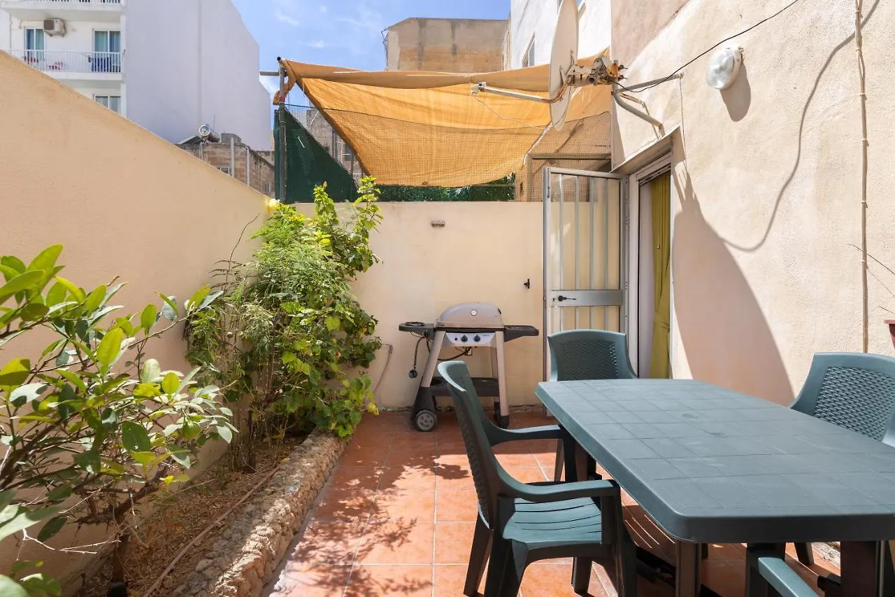 Modern, 2Bd Maisonette With Spacious Yard - Stylish & Close To Seafront Gzira Malta