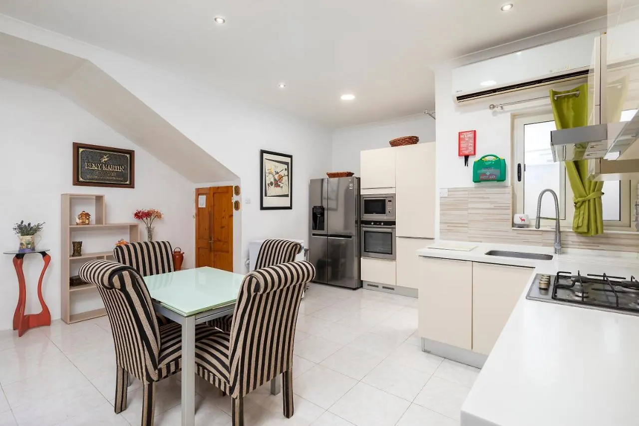 Modern, 2Bd Maisonette With Spacious Yard - Stylish & Close To Seafront Gzira